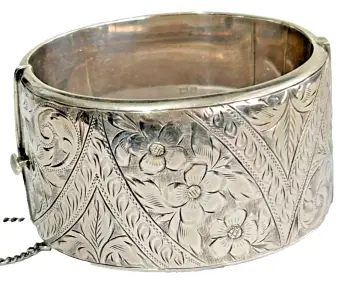 A Vintage engraved large heavy Sterling silver hallmarked 1945 bangle bracelet