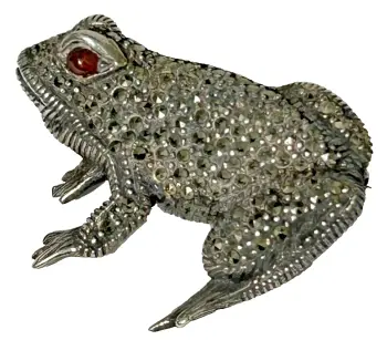 A Vintage sterling silver figural brooch pin frog marcasite garnet eye 925