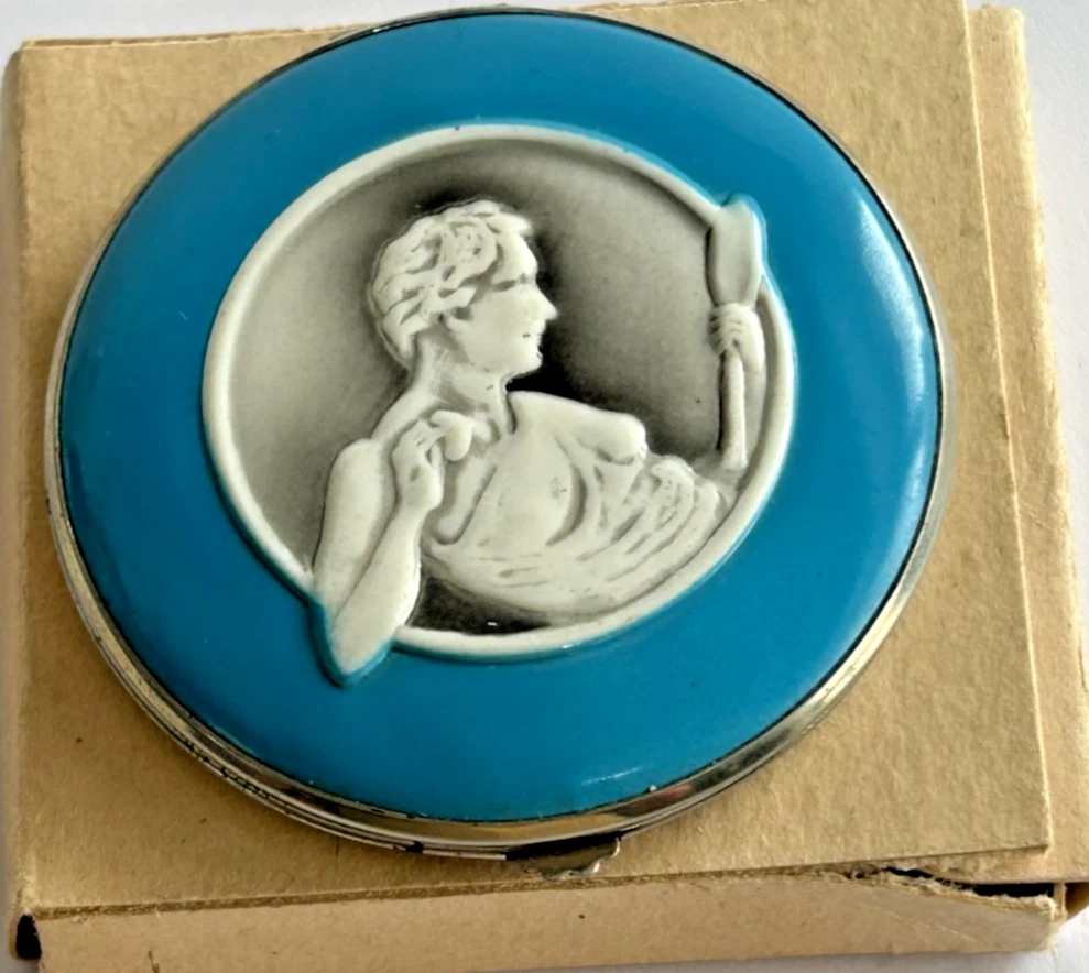 Antique 1920s powder compact Art Deco lady Gwenda tap flap with puff and bo