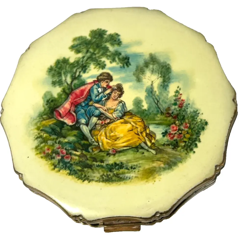 Vintage Kigu Enamelled Powder Compact Romantic lovers