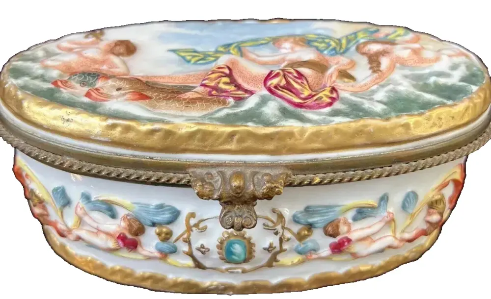 Antique Capodimonte Large trinket keepsake love letter box Casket cherub Ma
