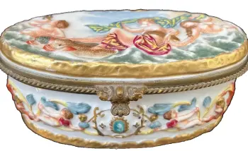 Antique Capodimonte Large trinket keepsake love letter box Casket cherub Maiden
