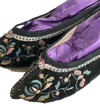 Antique embroidered Chinese slippers shoes Butterflies lotus Flowers Manchu
