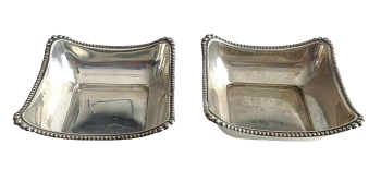 A pair of Vintage sterling solid silver dishes pair hallmarked London 1927