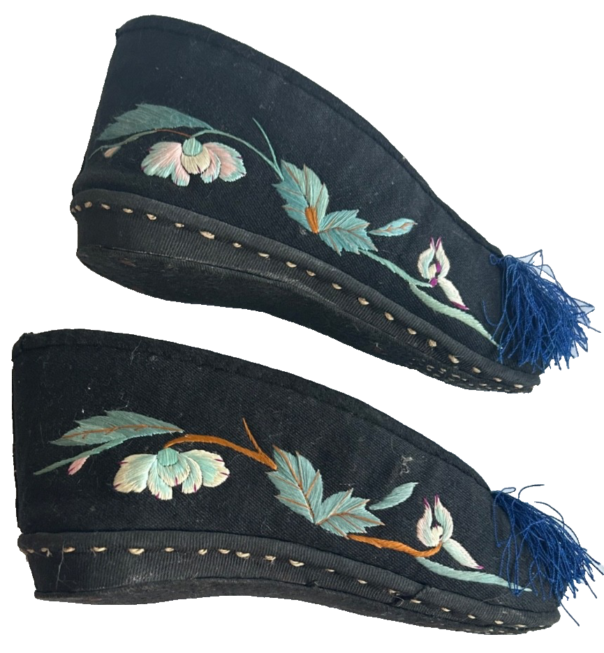 A Antique pair of Chinese Embroidered bound foot feet lotus shoes Qing dyna
