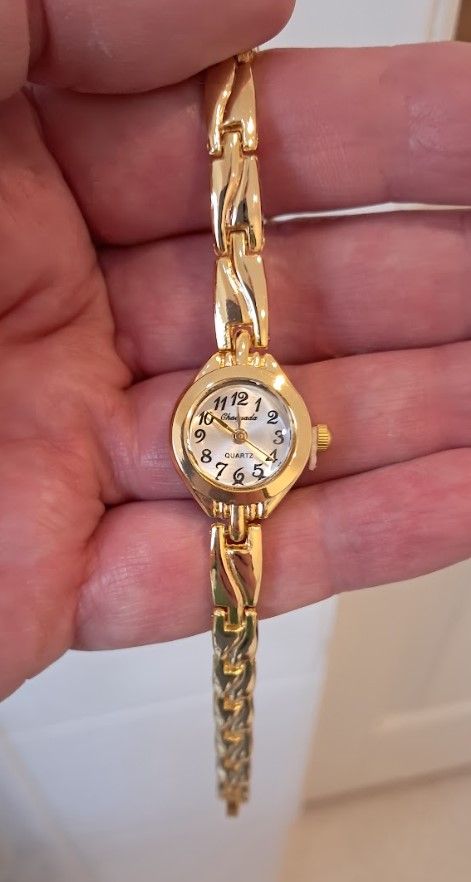 Lovely Gold Watch Design 7