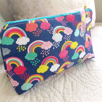 Unicorn & rainbows zip up bag