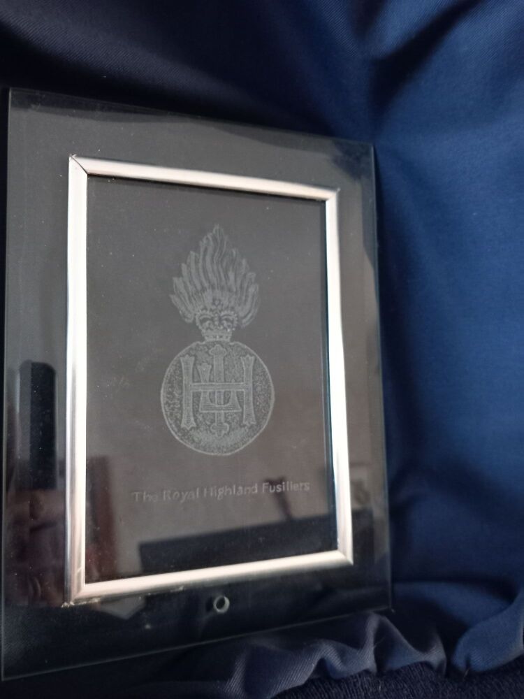 D. Other badges on discontinued glass plaque Royal Highland Fusiliers