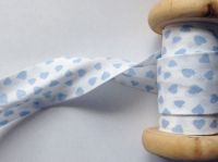 white cotton sewing tape patterned with blue hearts 883-5461