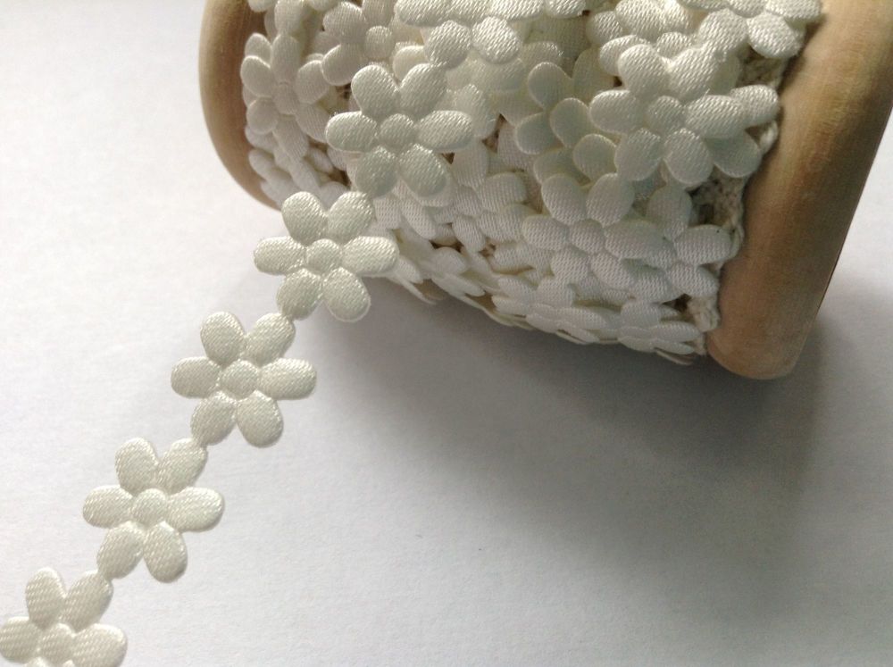Flower Shaped Braid Half Metre Daisies Ribbon Trimming Pale Ivory