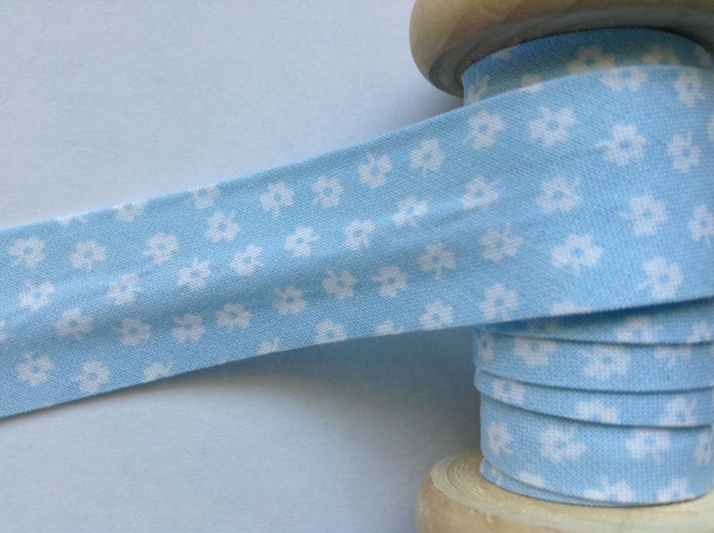 25mm wide baby blue bias binding with white flowers 883-9775