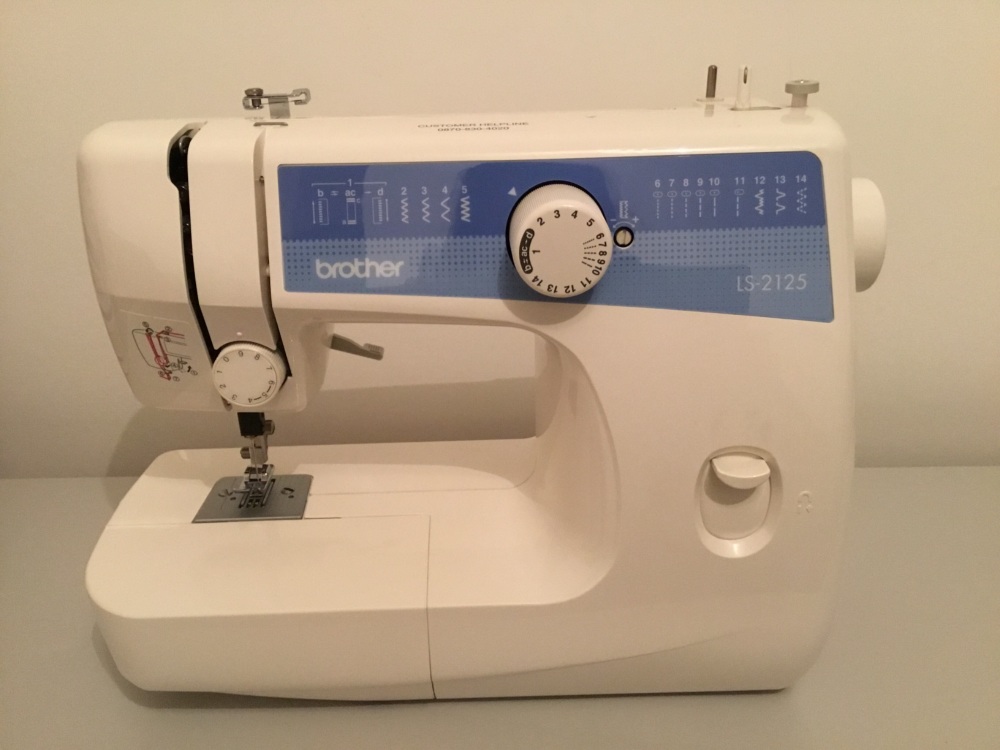 Brother LS-2125 sewing machine & accessories