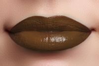 Chocolatebrown henna lips