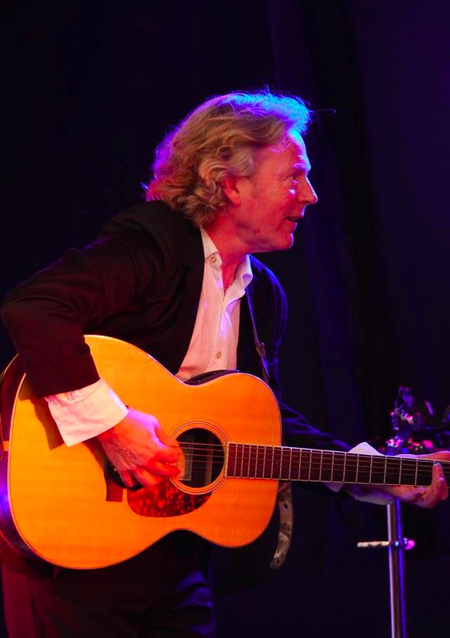 Reg Meuross suited (pls credit Kath Leeder)