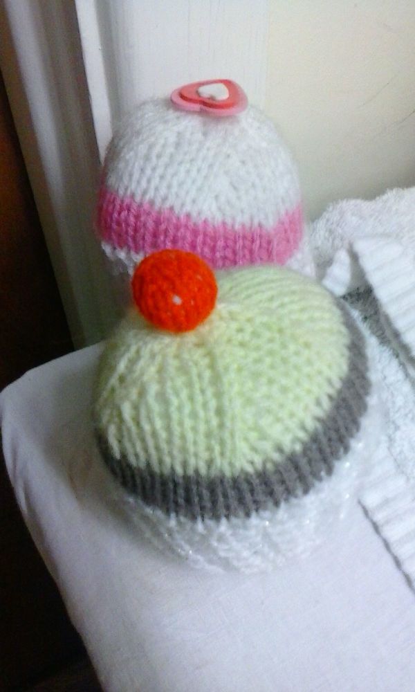 knitted cupcakes