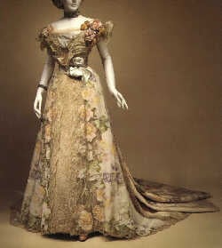 Period_middle_Edwardian_gown