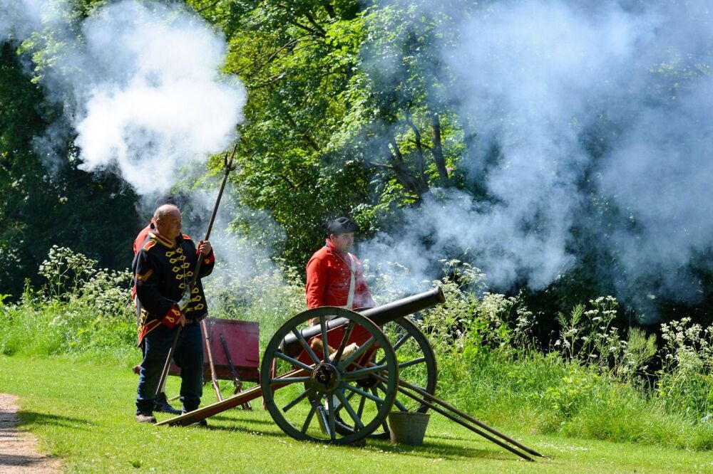 cannon at battle reenactment in Antrim Castle grounds