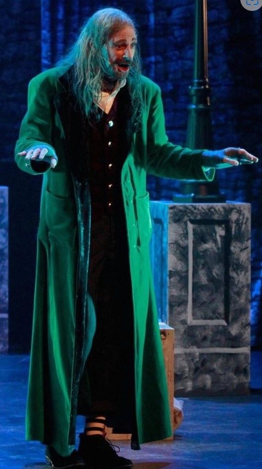 Fagins green coat with fingerless gloves