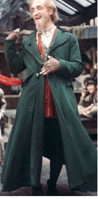Fagin outfit in dark green with beard