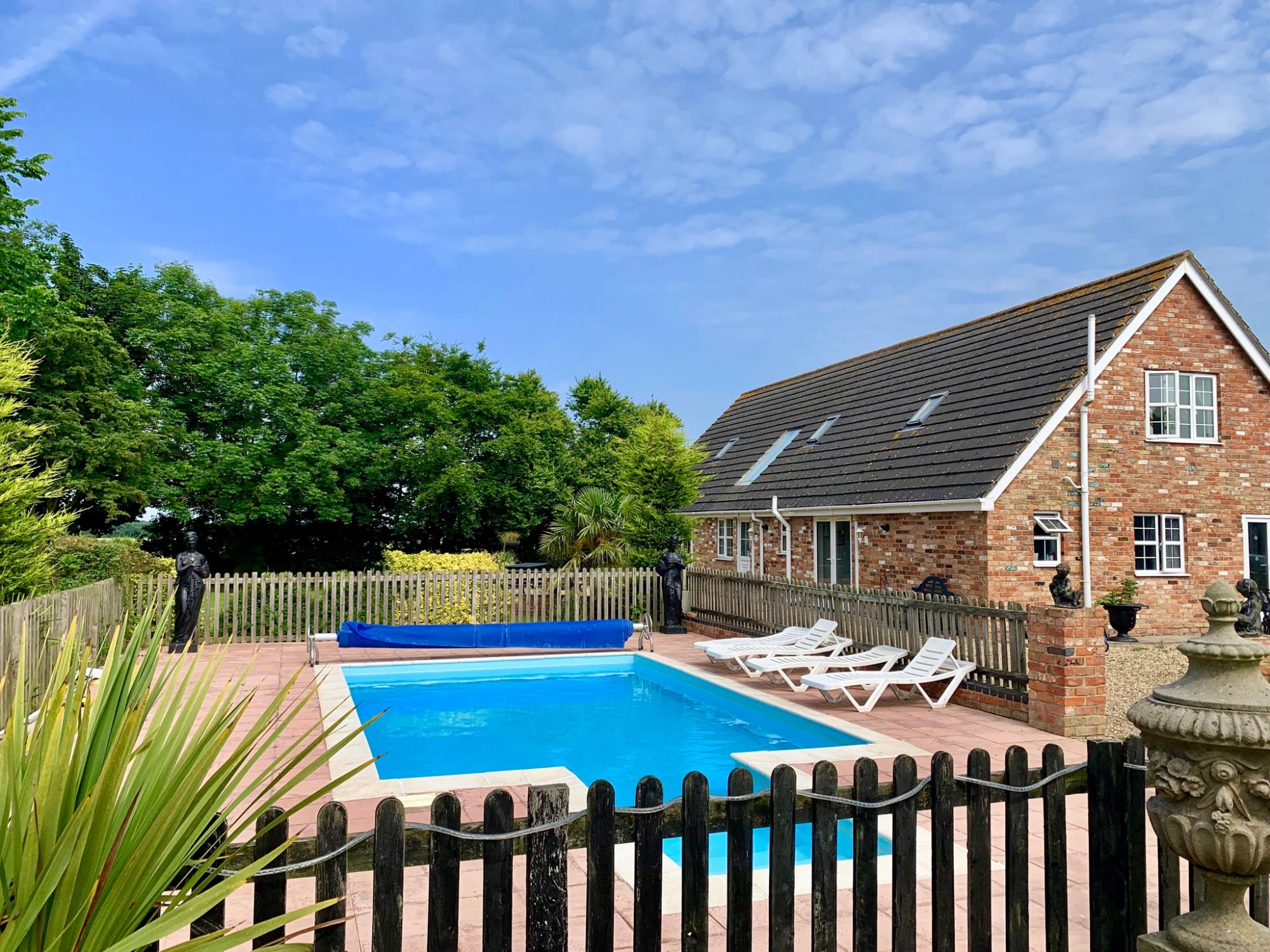 Fieldview Holiday Cottages and Pool