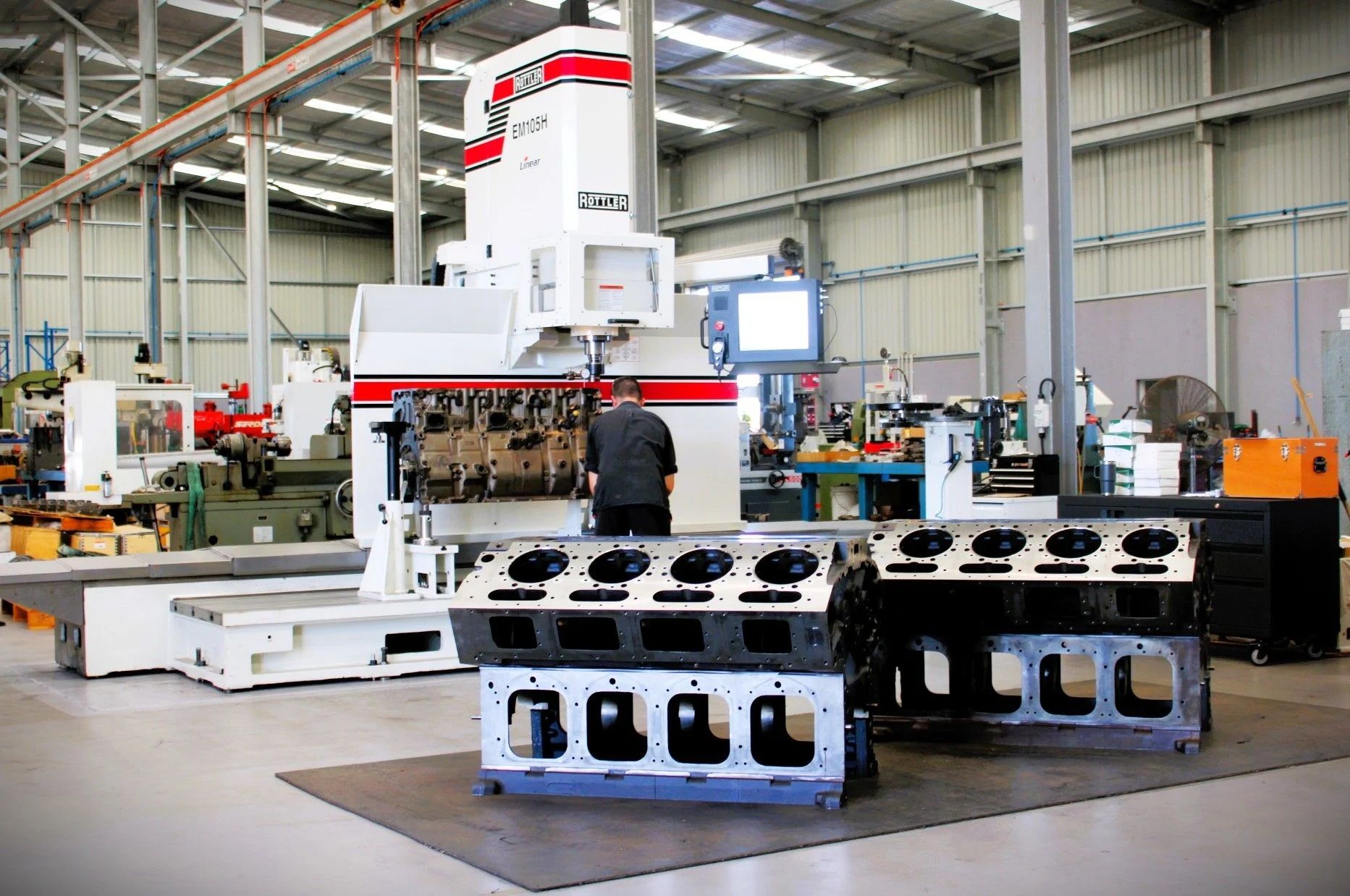 CaterpillarÂ® 3500 Series Engine Specialist Reconditioning Services With the Rottler EM105H in Western Australia