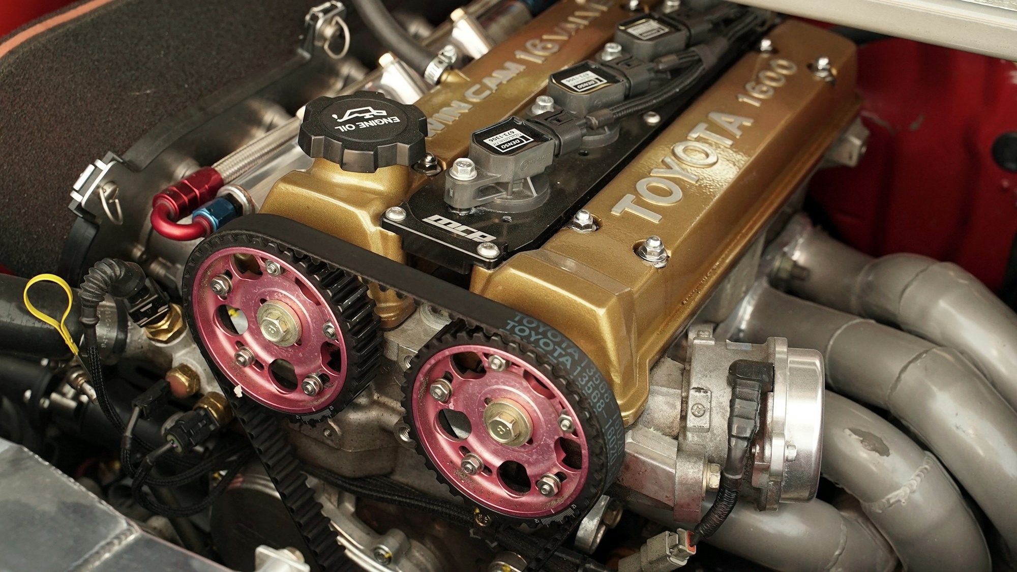 close-up-of-a-modified-toyota-engine-with-gold-valve-cover-9-yBVzQ9YNw