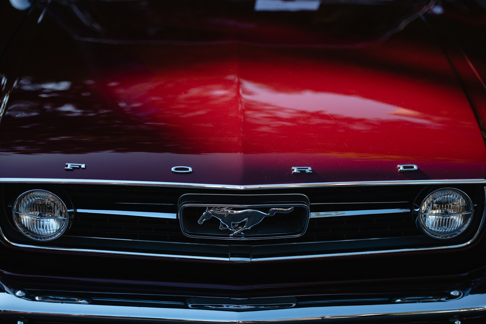 red-ford-mustang-JKsAVzwn9CQ