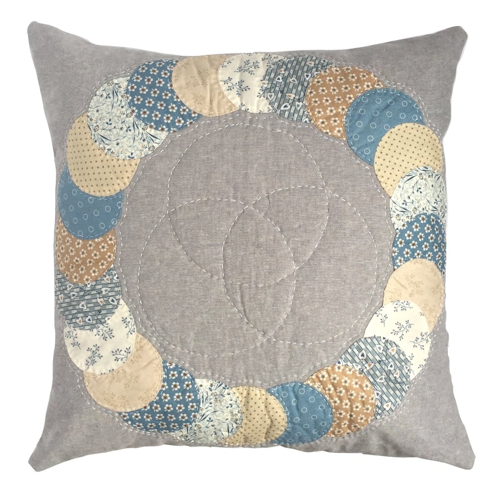 <!-- 001 -->Overlapping Circles Cushion Kit in Blue Sky - English Paper-Pie