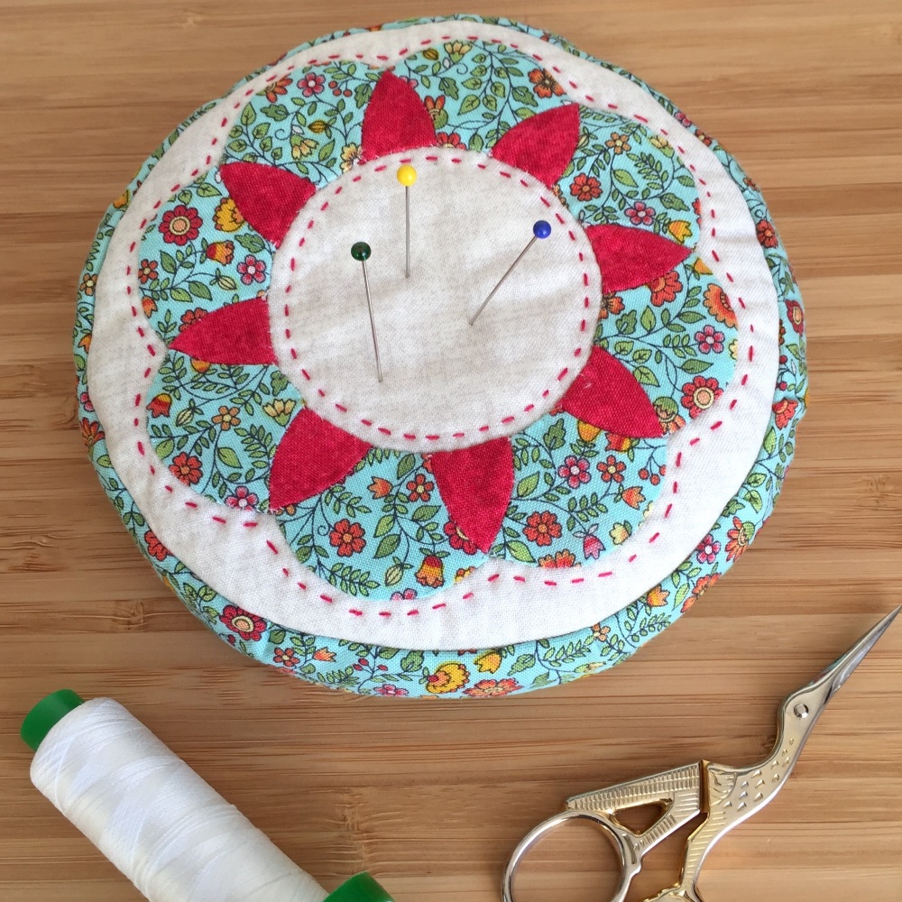 EPP Pincushion Kit in Ditsy Floral - Patchwork Pincushion Kit in Bloom Prin