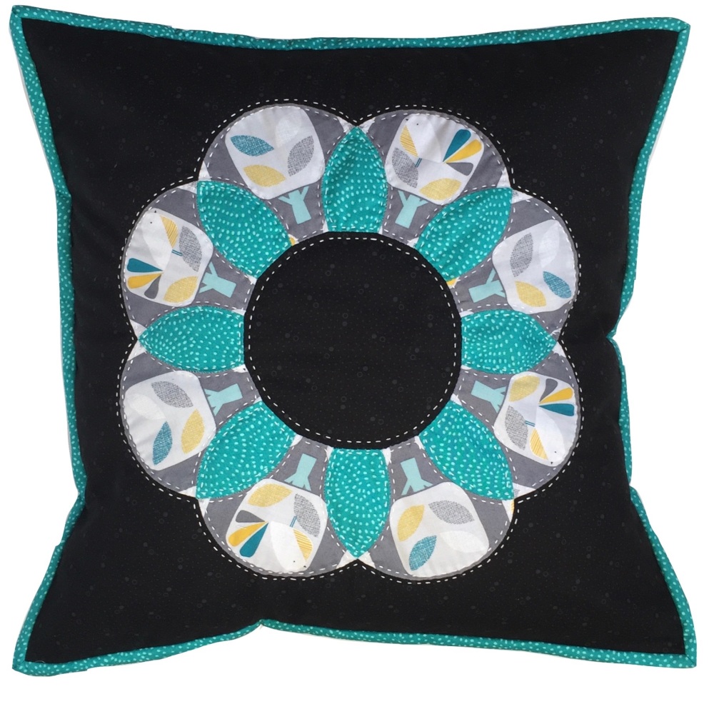 <!-- 003 -->Curved EPP Flower Cushion Kit in Grey Nesting Birds - English P