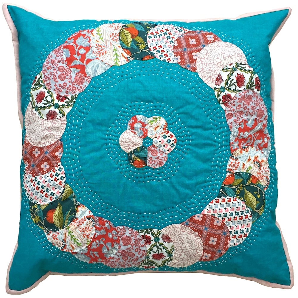 <!-- 001 -->Overlapping Circles Cushion Liberty Pinks - English Paper-Pieci