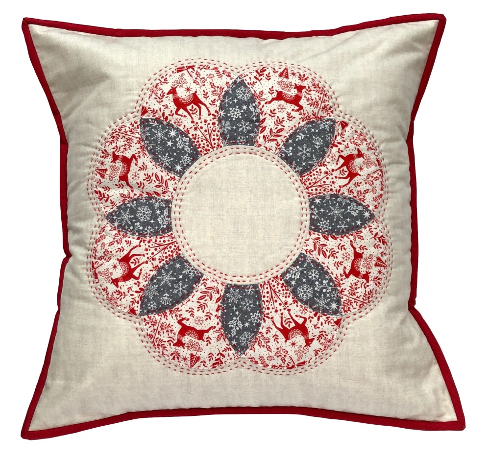 <!-- 001 -->Curved EPP Flower Cushion Kit in Christmas Scandi Red - English