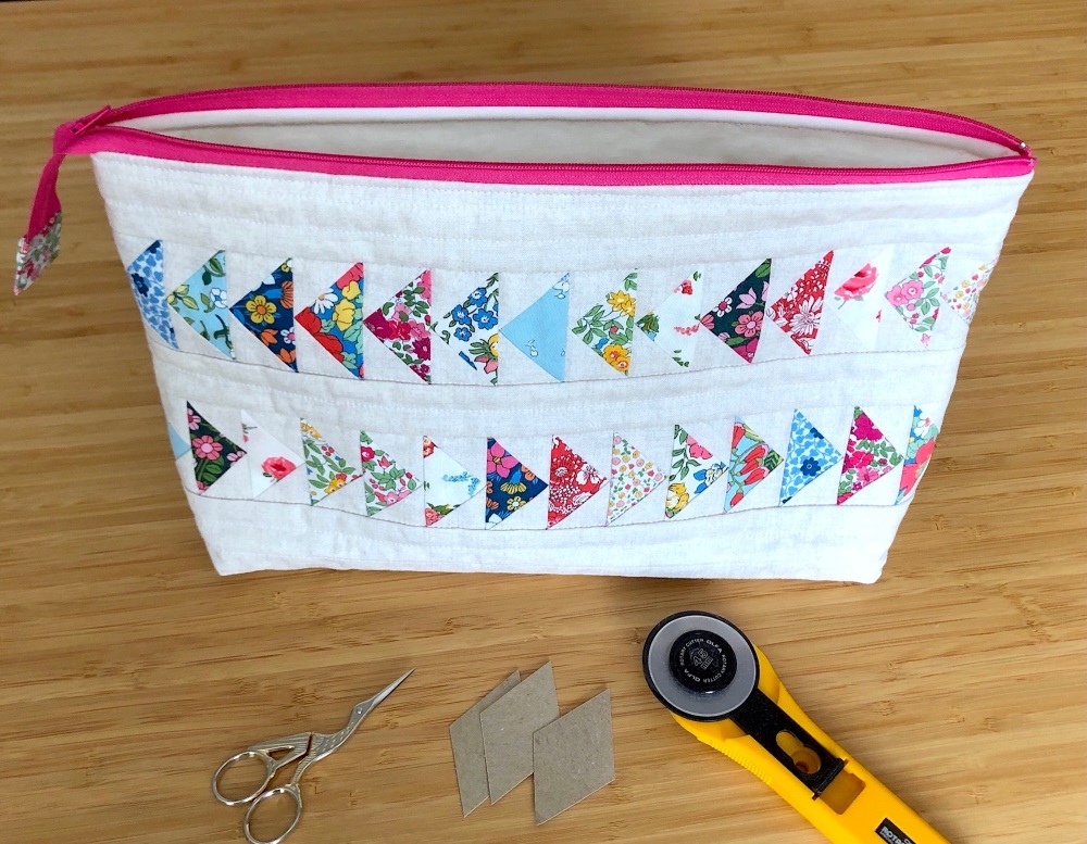 <!-- 001 -->Flying Geese Craft Pouch