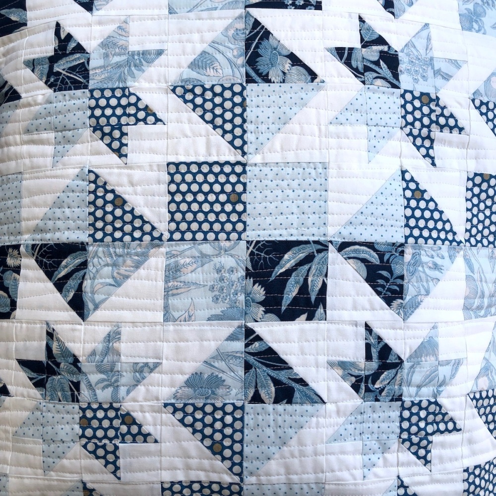 Exploding Star Cushion Kit in Blue Escape - machine sewing (FPP)