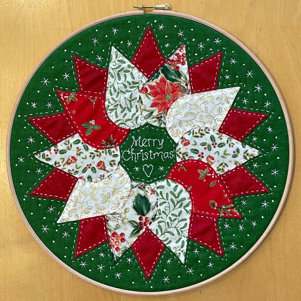 <!-- 003 -->Christmas Wreath Hoop Art Kit in Yuletide - Curved English Pape
