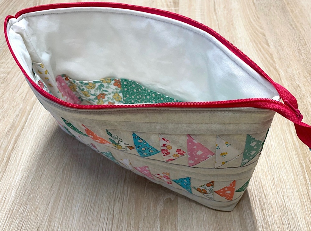 Flying Geese Craft Pouch Kit in Ditsy Florals - Machine sewing project using FPP