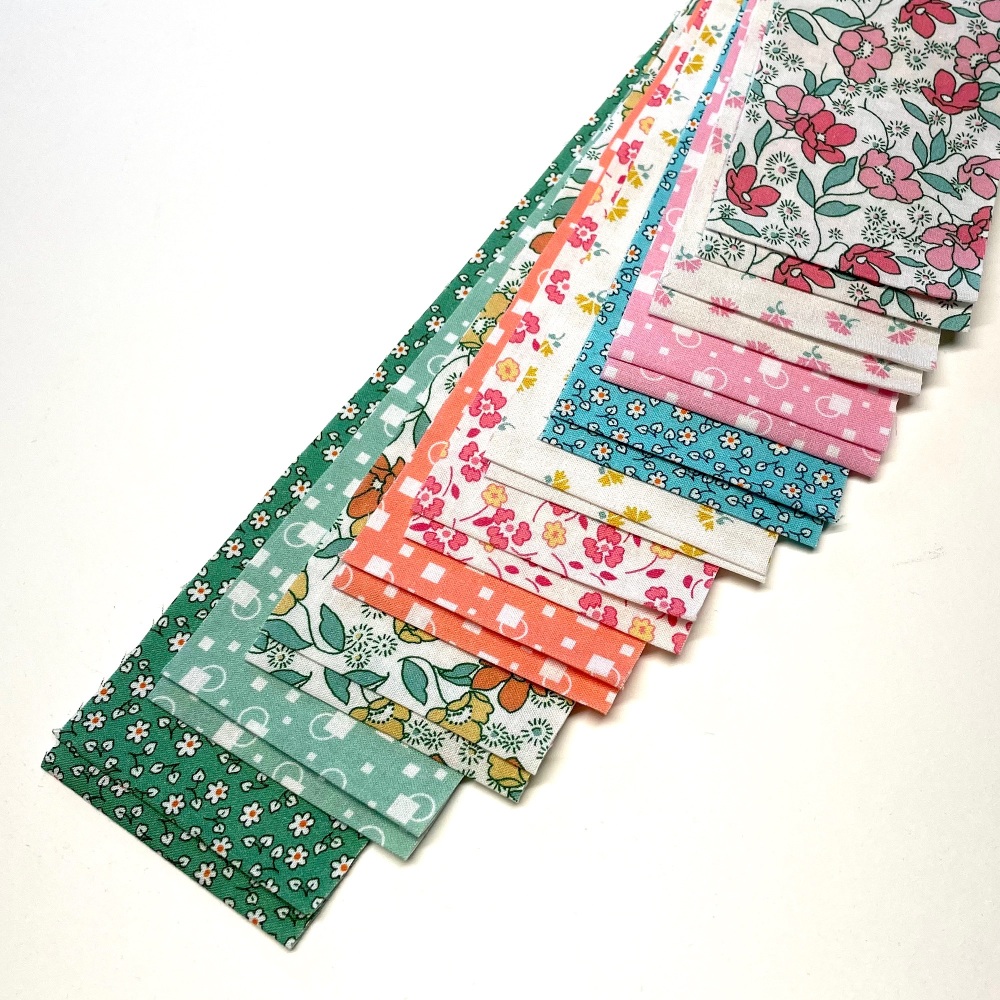Quilter's Pre-cut 20pc Fabric Strip Set in Little Blossoms