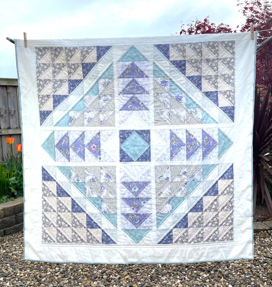 <!-- 001 -->Birds of a Feather Quilt kit in Abloom