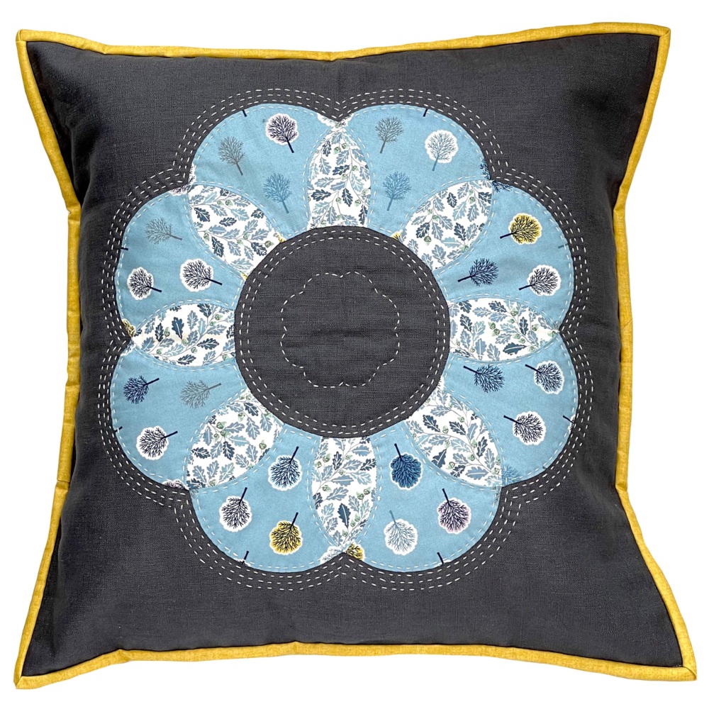 <!-- 001 -->Clamshell EPP Flower Cushion Kit in Blue Trees - English Paper-