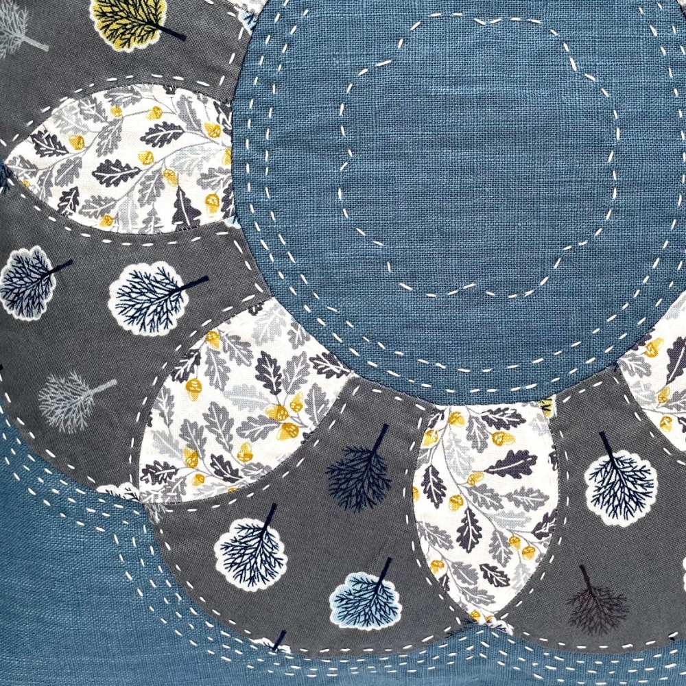 Clamshell EPP Flower Cushion Kit in Grey Trees - curved English Paper-piecing (EPP)