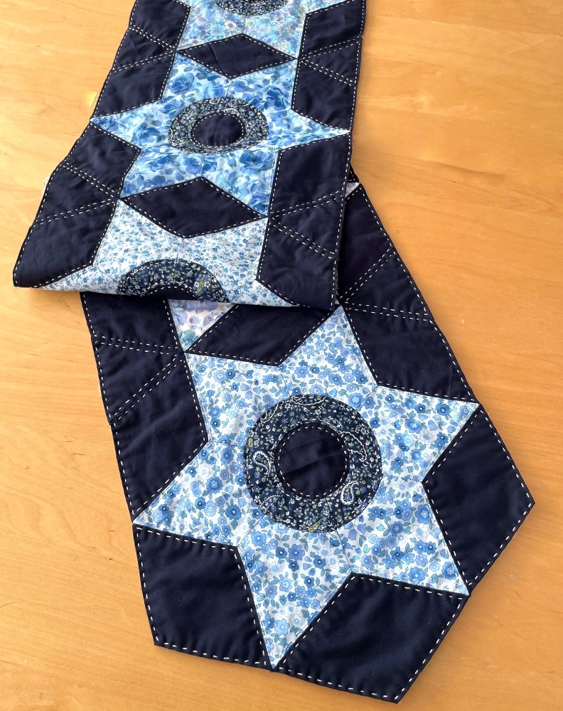 Diamond Rings Table Runner Kit in Garden Blues