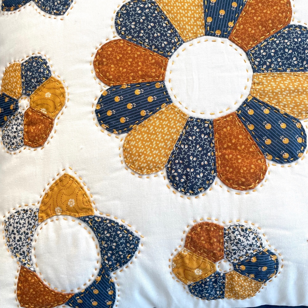 English Garden Cushion Kit in Blue & Yellow - curved English paper-piecing (EPP) kit