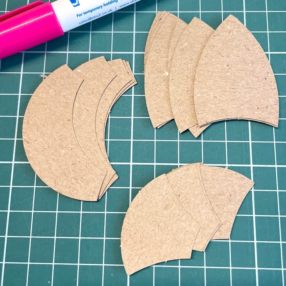 Tudor Rose Paper Pieces (small) - 60 Pre-cut Papers for Curved English Paper-piecing