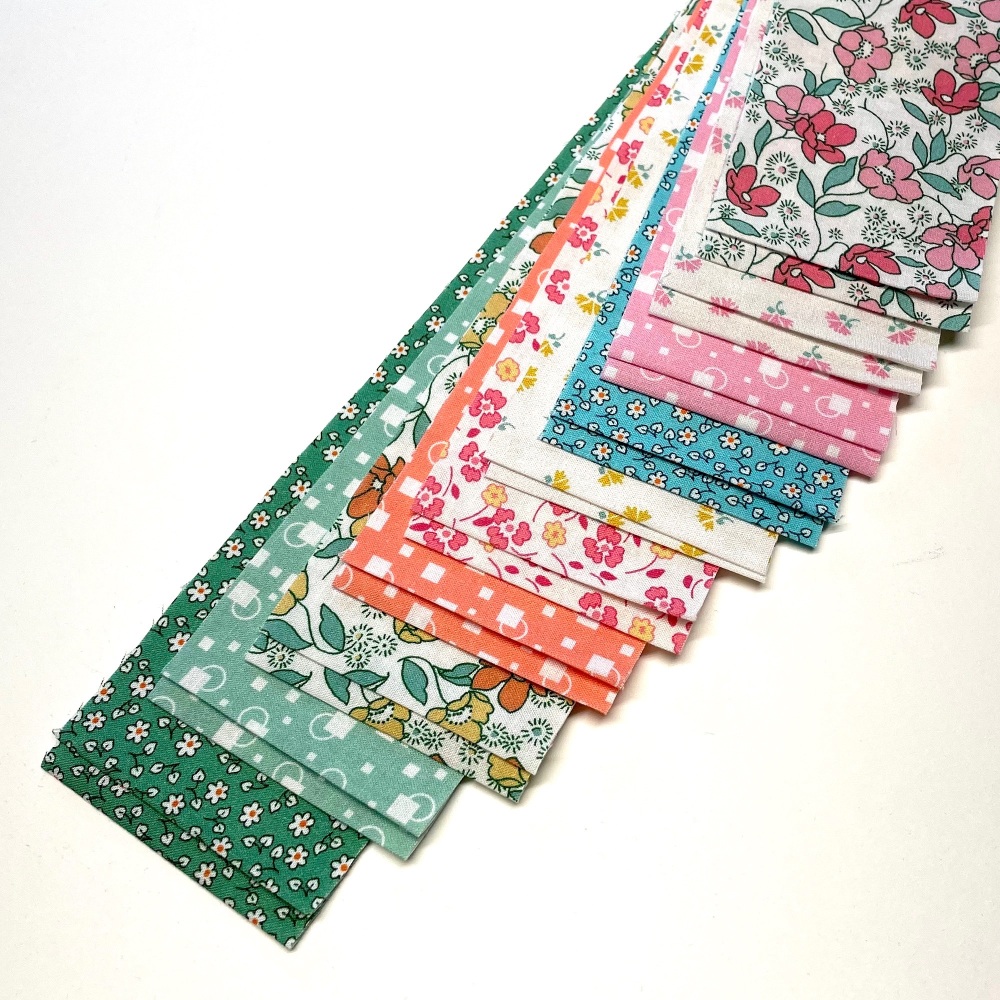 Quilter's Pre-cut 20pc Fabric Strip Set in Little Blossoms