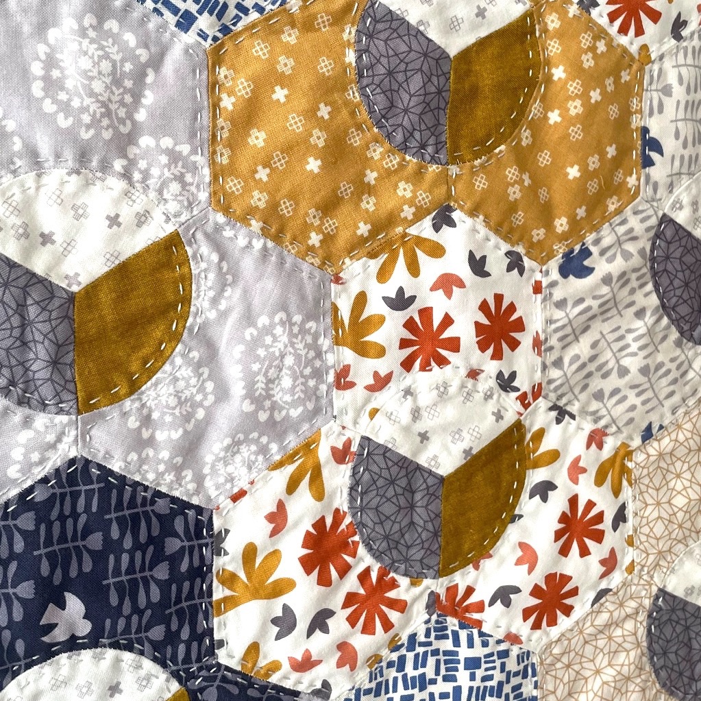 Curve Appeal Wall Hanging Kit in Conway Cottage
