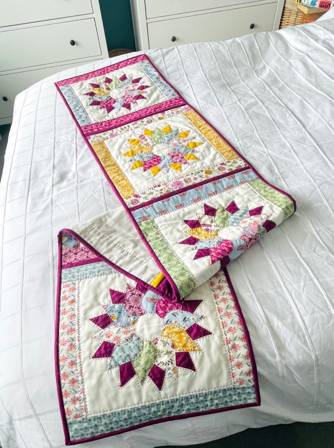 <!-- 001 -->Floral Wreath Bedrunner Pattern & Papers2