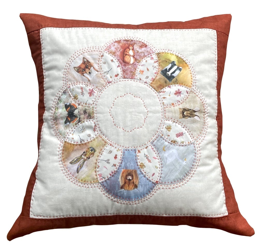 Clamshell EPP Flower Cushion Kit Shute Lane's Countryside - curved English Paper-piecing (EPP)