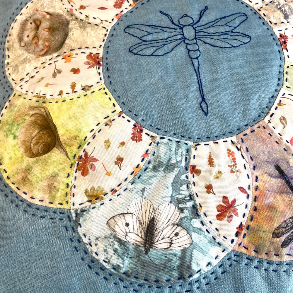Clamshell EPP Flower Cushion Kit Shute Lane's Garden Wildlife - curved English Paper-piecing (EPP)