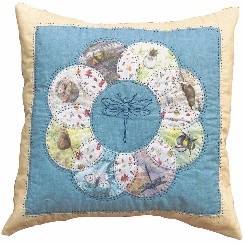 Clamshell EPP Flower Cushion Kit Shute Lane's Garden Wildlife - curved English Paper-piecing (EPP)