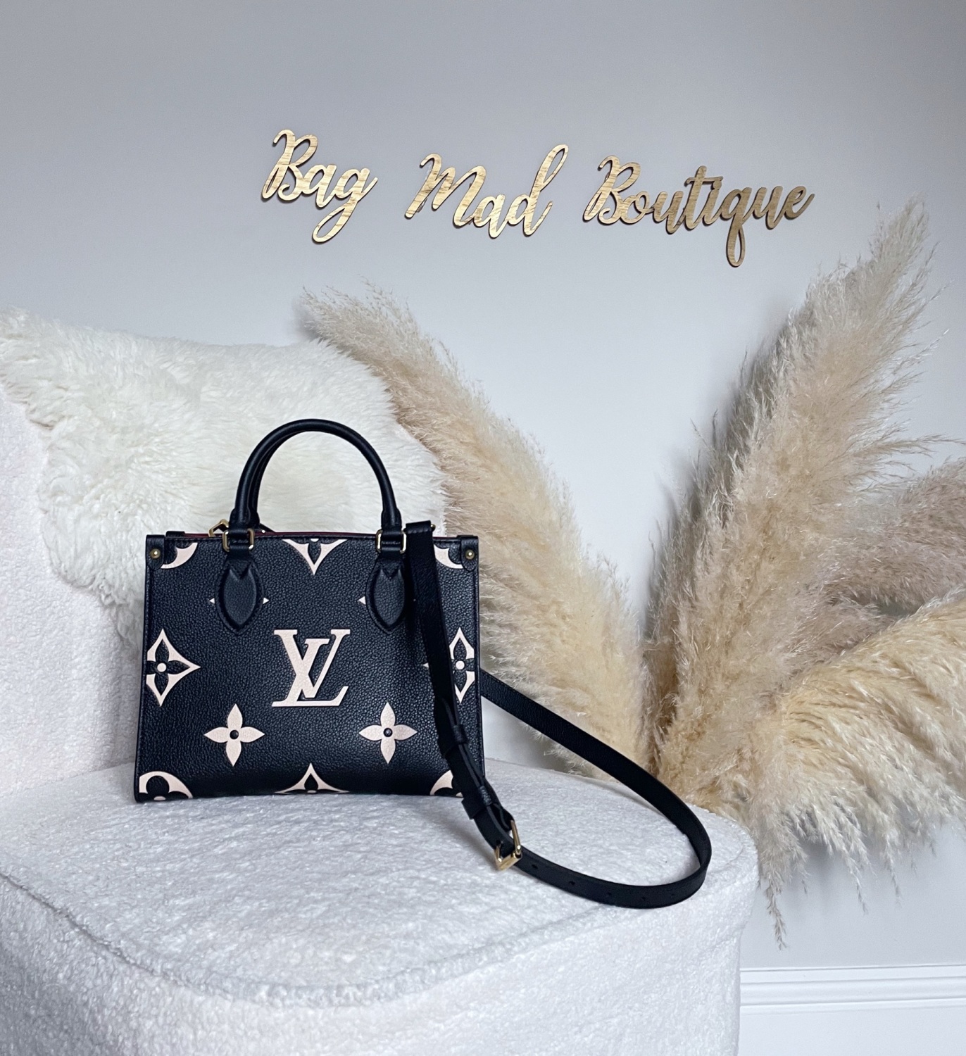 Louis Vuitton Dora Pm Bicolor In Noir